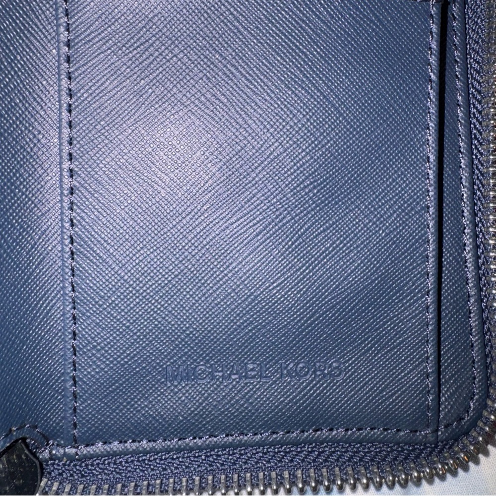 Michael Kors Navy Jet Set Zip Around Phone Holder Wallet Wristlet - Picture 8 of 9